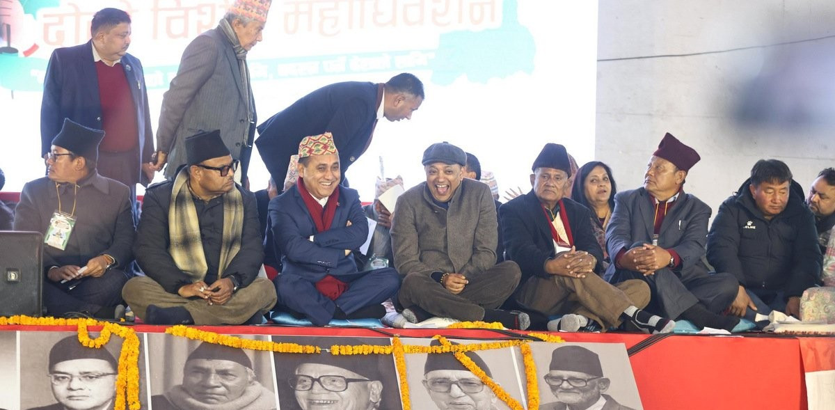 महामन्त्रीद्वयको प्रतिवेदनमाथि प्रदेश तथा जिल्लाका पदाधिकारीले सुझाव दिँदै