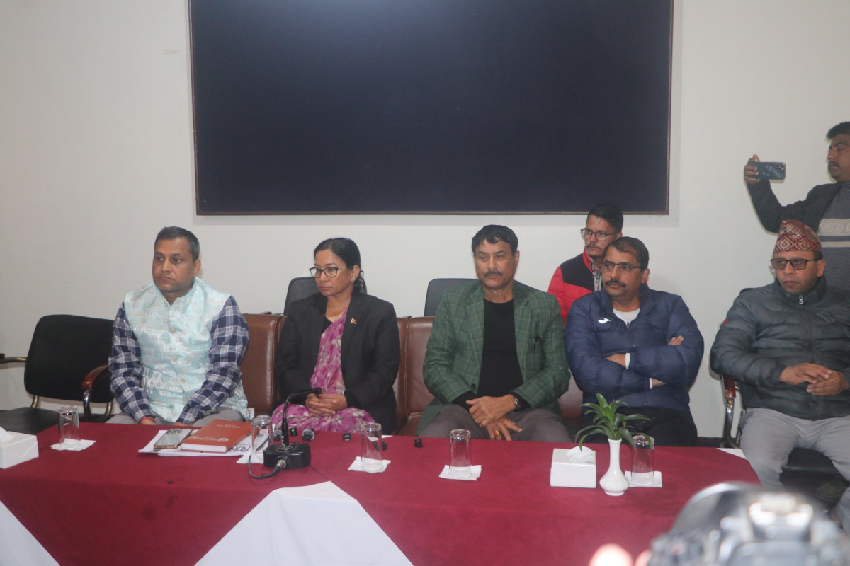 ‘हेभीवेटसँगको लडाइँबाट आएको हुँ’ — सोबिता गौतमसँग सबै तरिङ्गित छन् ,तर म चाहिँ तरङ्गित छैन : रेनु दाहाल