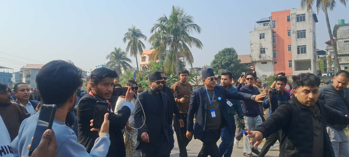 उम्मेदवारी दर्ता गराउन पुगे बालेन शाह