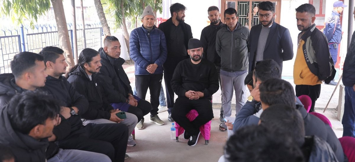 बिहानैदेखि झापा–५ का मतदातासँग बालेनको भलाकुसारी
