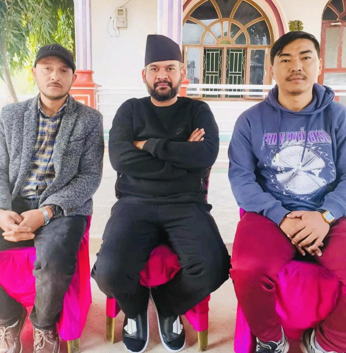 बालेनलाई भेटेर एमाले युवा संघ दमकका अध्यक्ष र उपाध्यक्ष नै रास्वपा प्रवेश