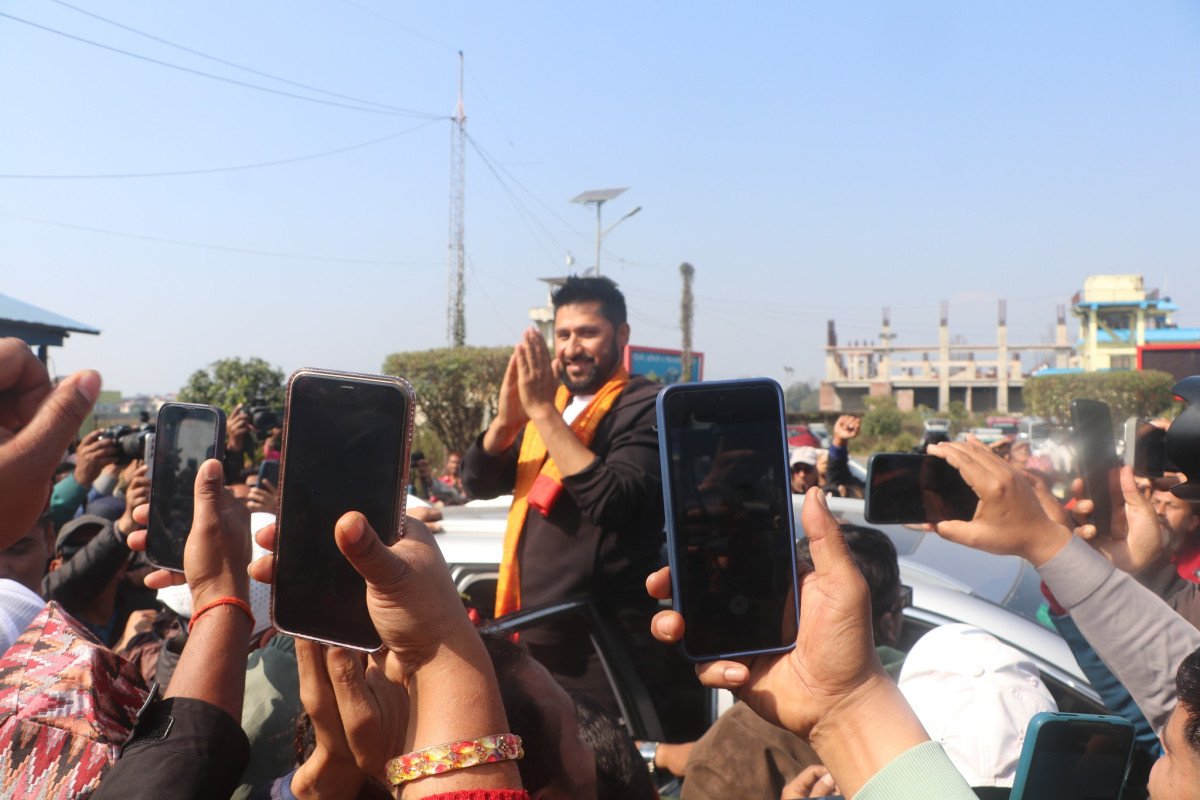 रवि लामिछाने चितवनमा, मिचे निर्वाचन आचारसंहिता