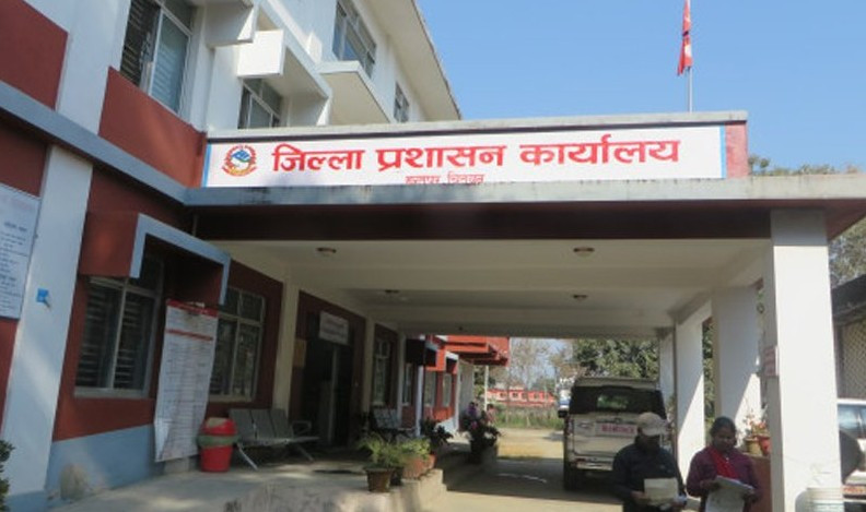 चितवनमा ११ वटा हतियार बुझाइयो