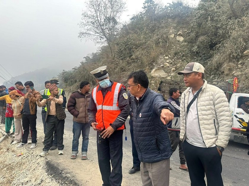 धादिङ बस दुर्घटनास्थलमा पुगे पाण्डे