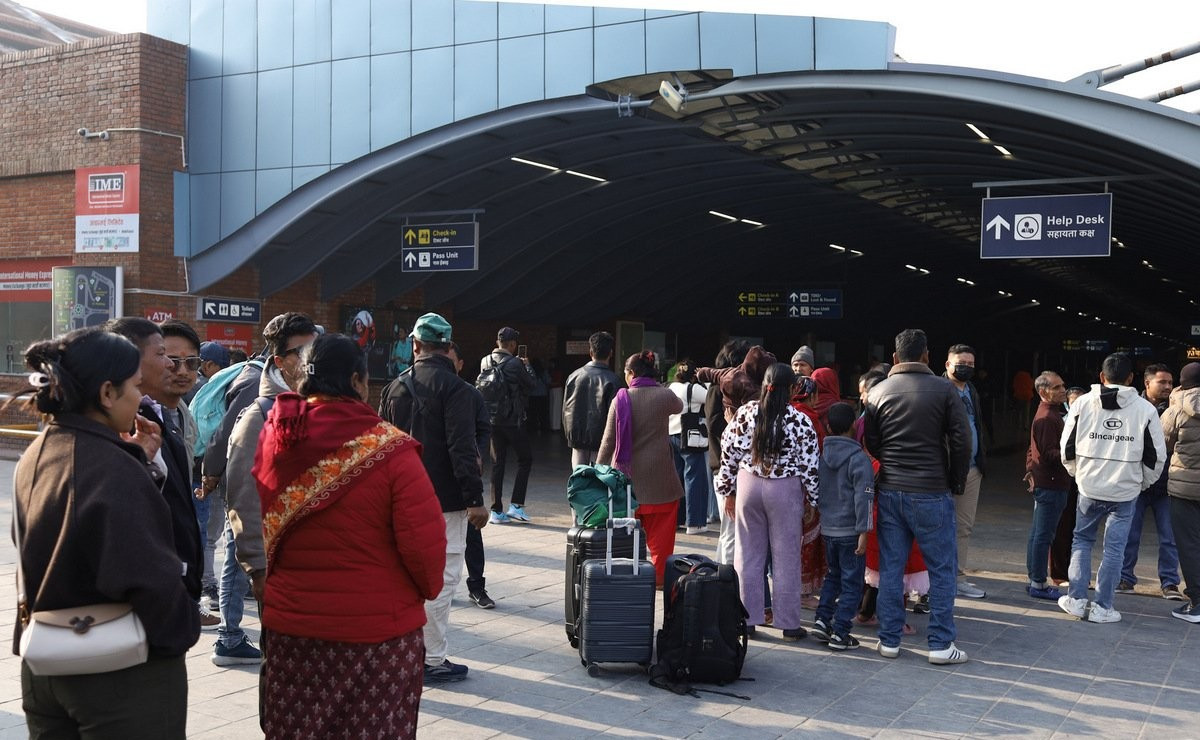 विमानस्थलमा अलपत्र परेकालाई खान र बस्नको व्यवस्था