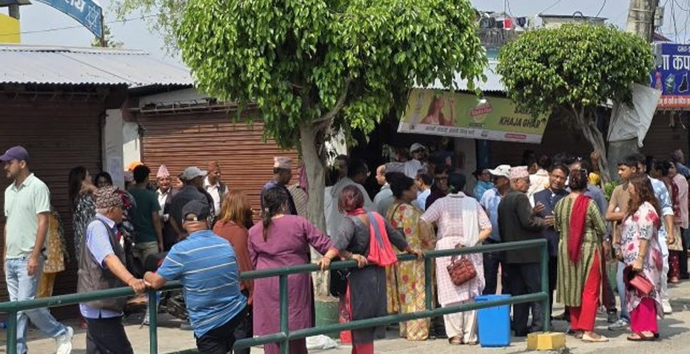 झापा-५ मा कडा सुरक्षाबीच शान्तिपूर्ण मतदान जारी
