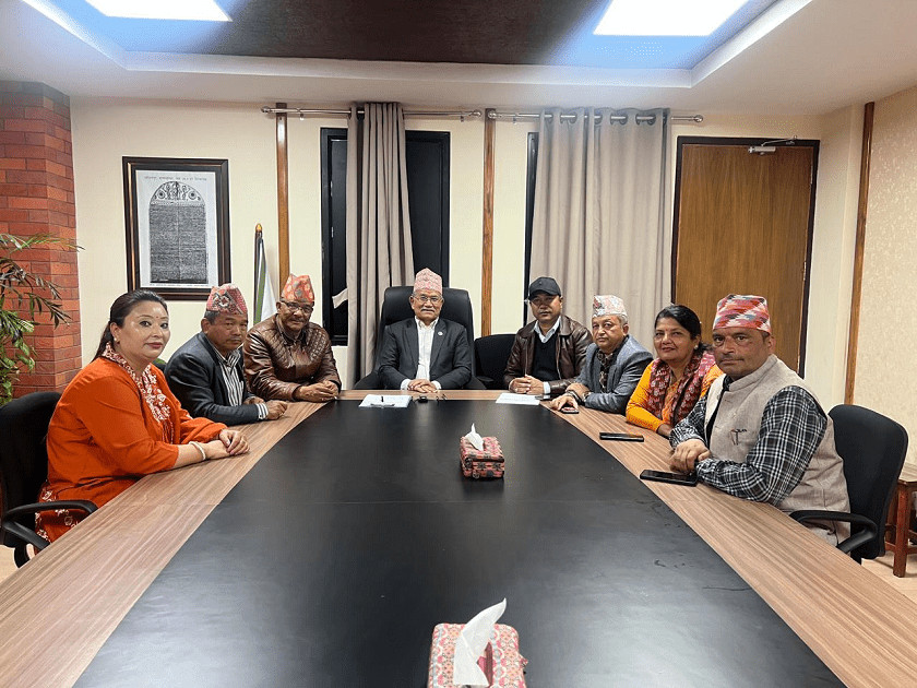 गगन थापाको नेतृत्व अपरिहार्य रहेको भन्दै ललितपुरका जनप्रतिनिधिद्वारा राजीनामा नदिन आग्रह
