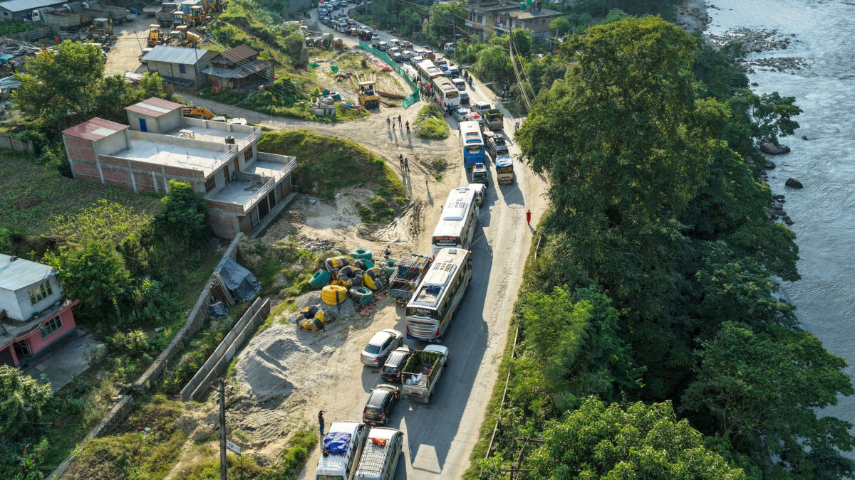 पृथ्वी राजमार्गमा ‘ओभर लोड’ बोक्ने सवारी चालक धमाधम कारबाहीमा