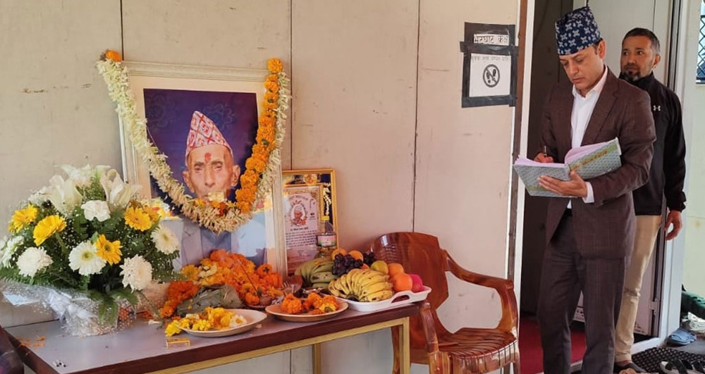 पितृ शोकमा रहेका ओली भेट्न गुण्डु पुगे रास्वपाका उपसभापति अर्याल