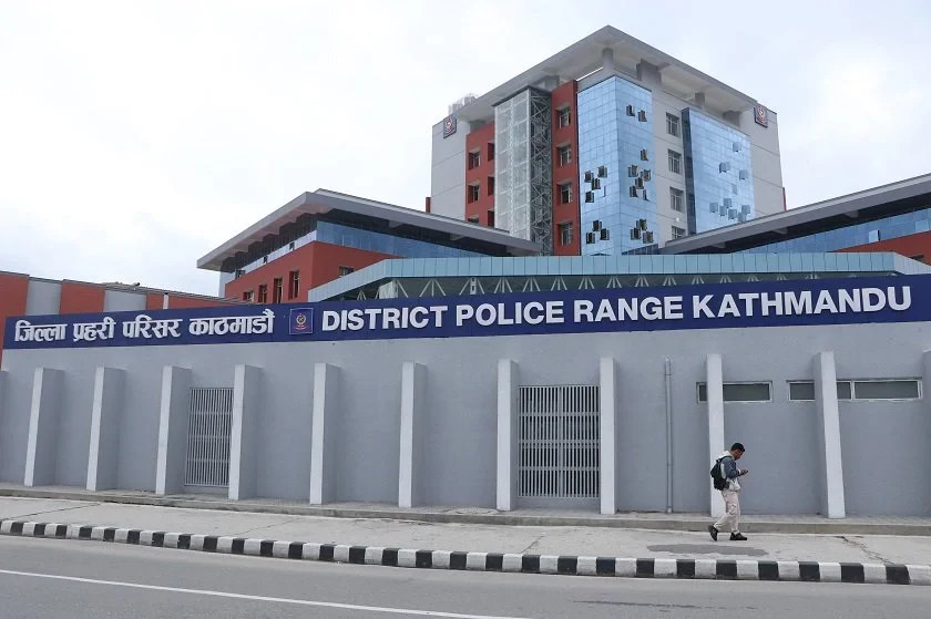 प्रहरी हिरासतमा रहेका मानिसलाई धरौटीमा छुटाइदिने भनी ९ लाख रुपैयाँ ठग्ने दम्पती पक्राउ