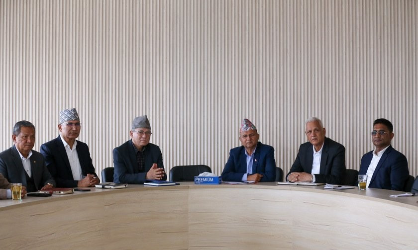 च्यासलमा झन्डै चार घण्टादेखि एमाले बैठक जारी
