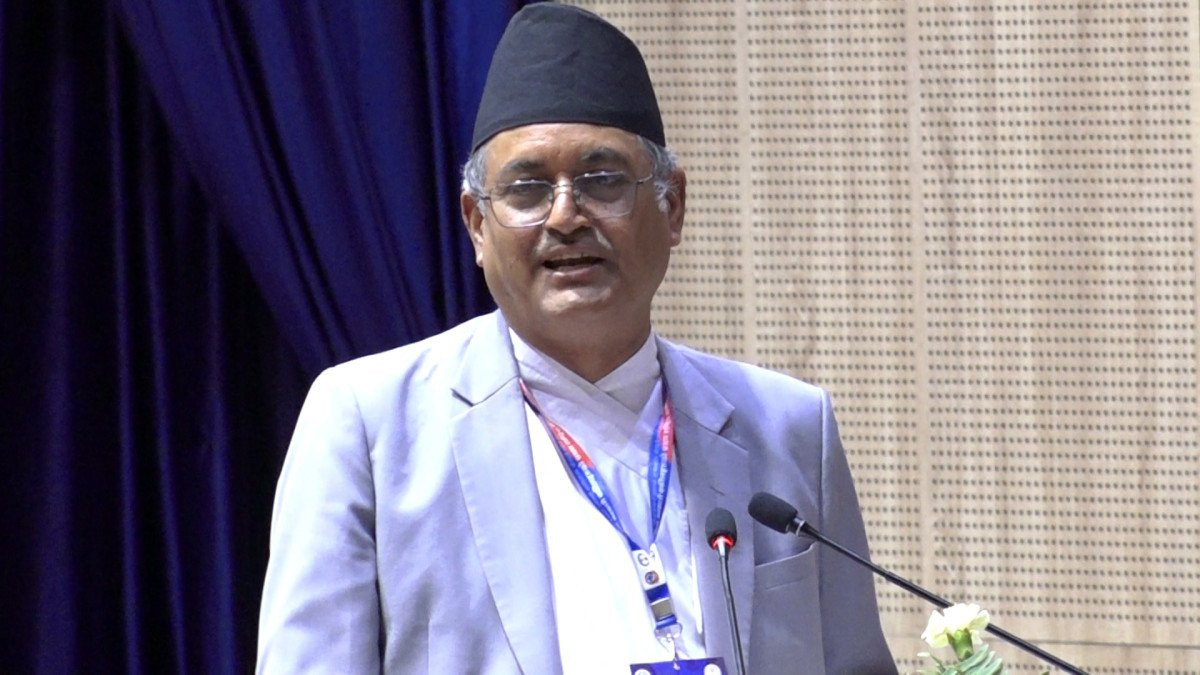 ओली र लेखकमाथि पूर्वाग्रह साँधेको पूर्वमहान्यायाधिवक्ता बडालको आरोप