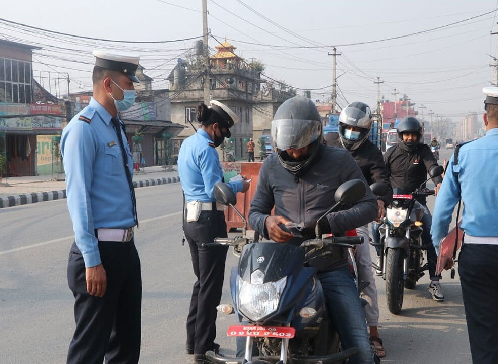 ट्राफिक कारबाहीबाट एकै दिन २२ लाख ७४ हजार राजस्व संकलन