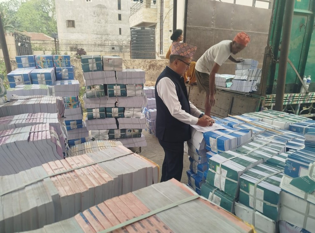चितवनमा जनक शिक्षा सामग्रीको ३ करोड बराबरको पाठ्यपुस्तक बिक्री