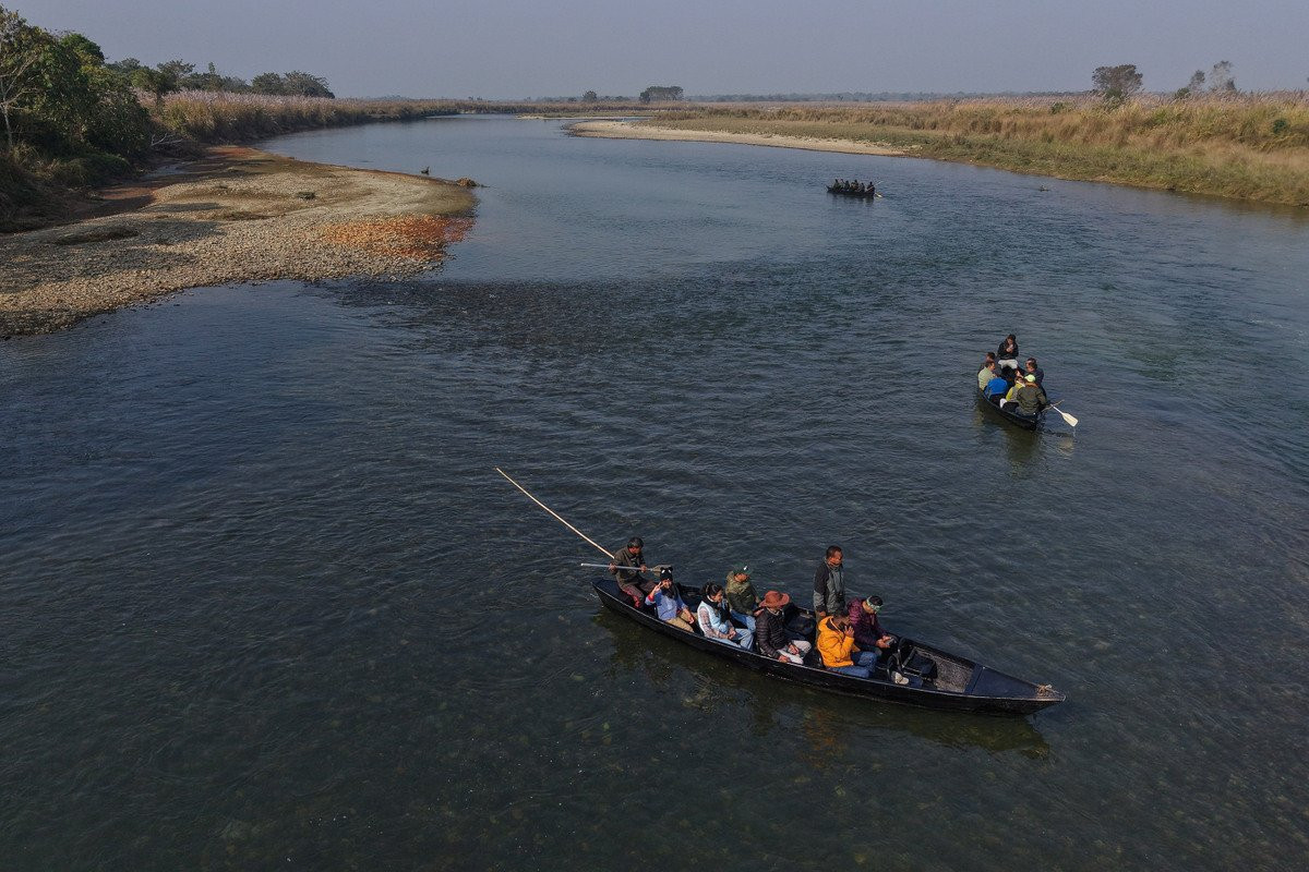 सौराहामा बोटिङ आकर्षण : पर्यटकलाई जंगलबिचको रोमाञ्चक अनुभव