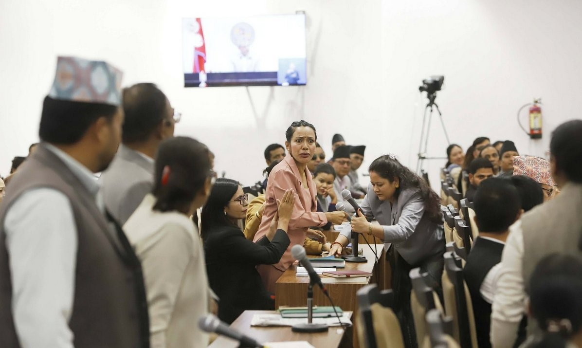 प्रतिनिधिसभा बैठकमा आशिका तामाङ जंगिएपछि‍‍‍‍....
