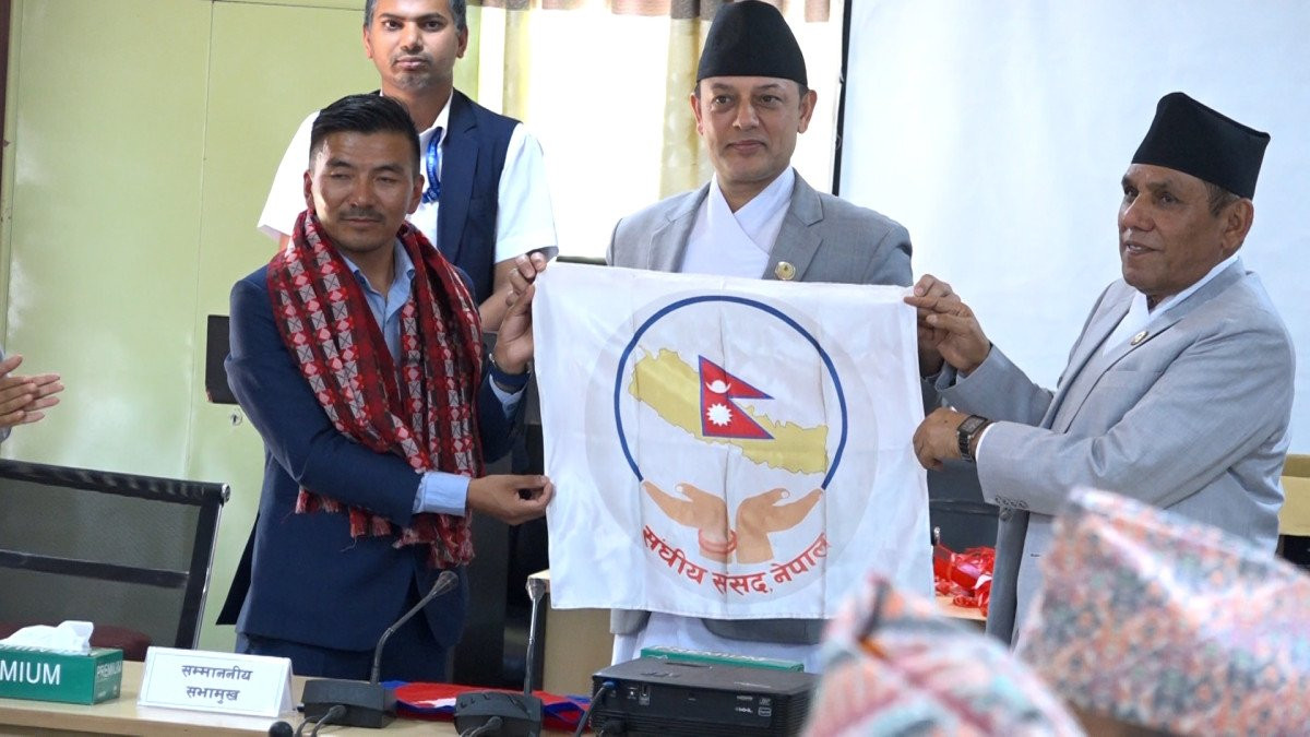सभामुख र राष्ट्रिय सभा अध्यक्षद्वारा सगरमाथा आरोही सांसद सम्मानित