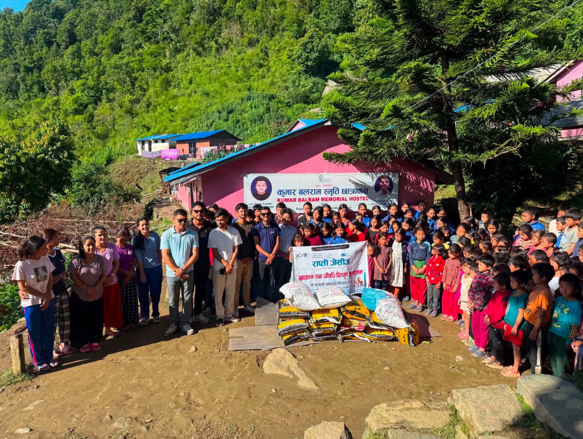 राप्ती जेसिजद्वारा विकट गाउँ कान्दामा खाद्यान्न तथा औषधि वितरण