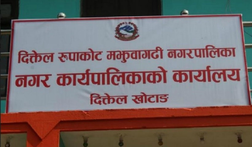 प्रधानमन्त्री कार्यालयलाई बाँसका फर्निचर उपहार