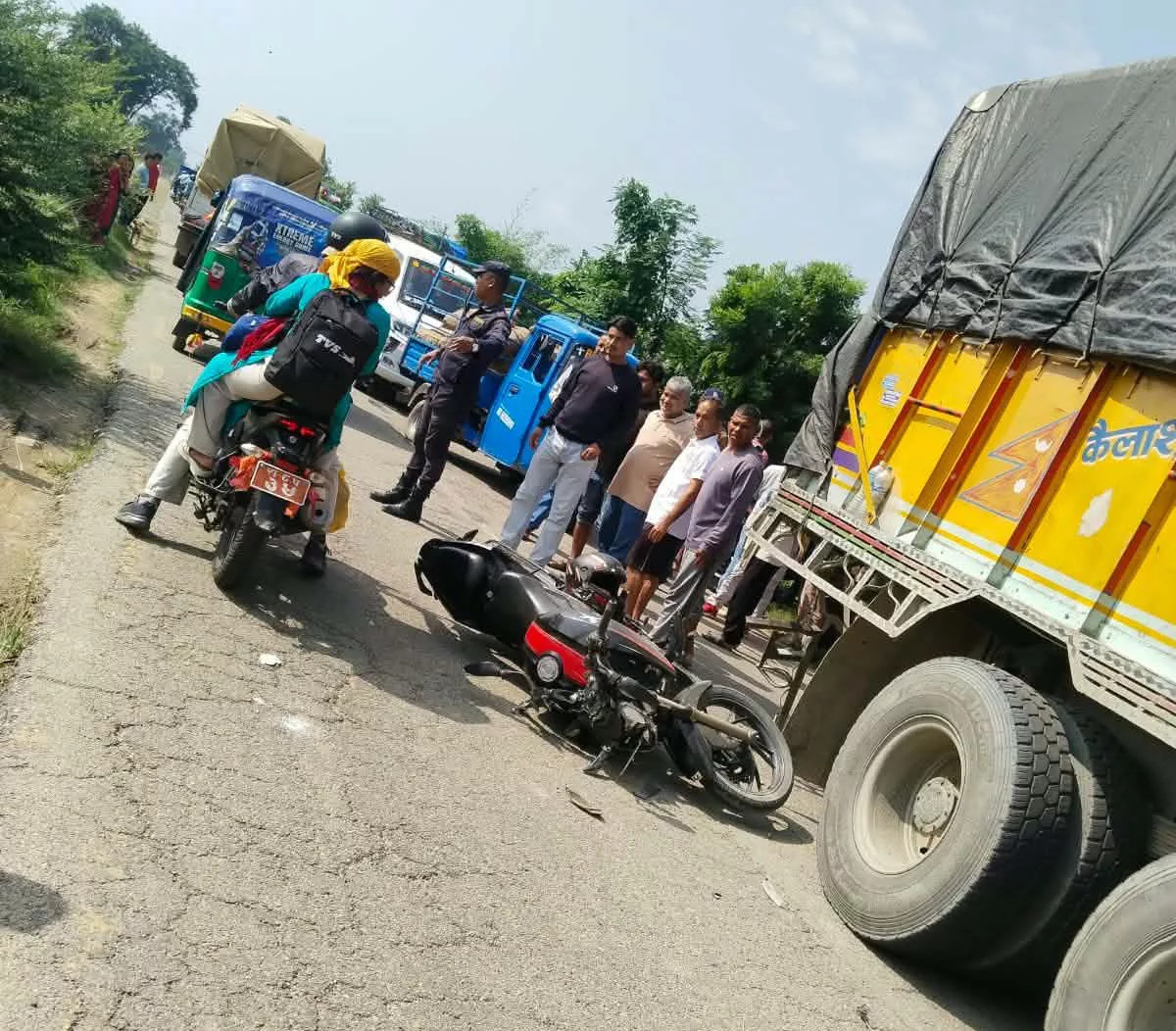 चार सवारीसाधन ठोक्किँदा ६ जना घाइते